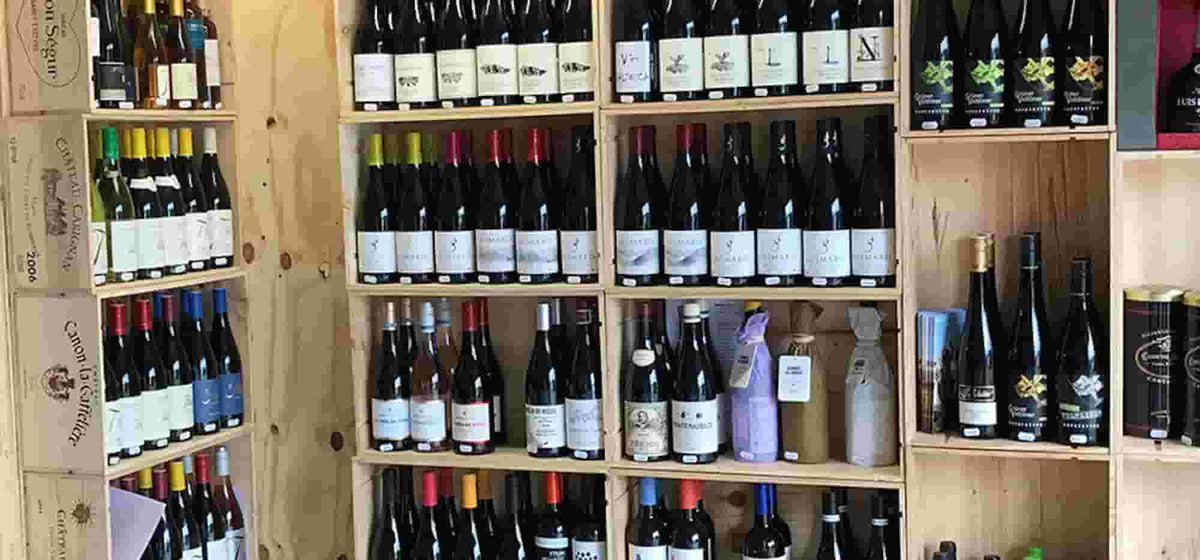 Weinregal bei blauWein Haseldorf